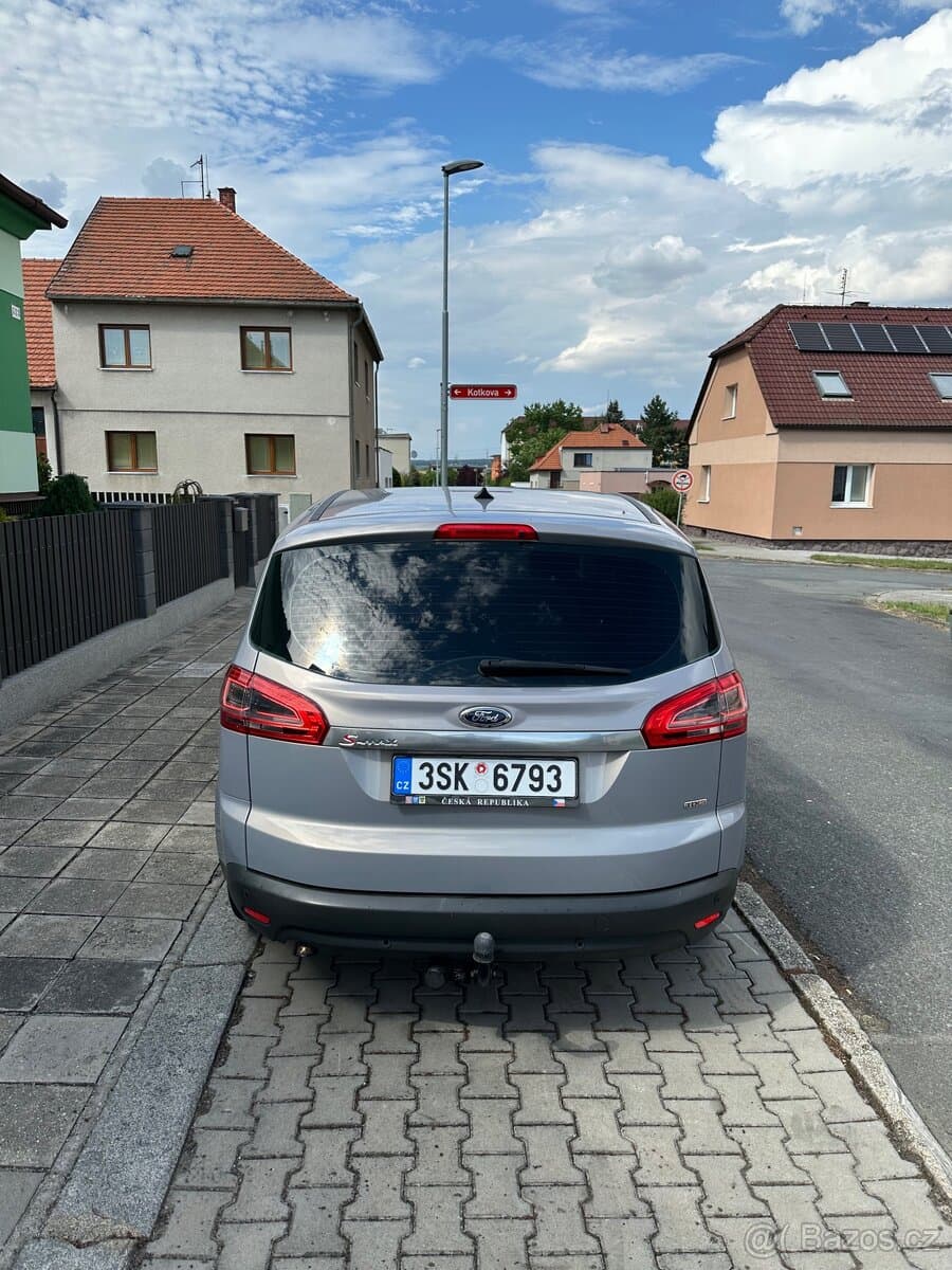 2011 Ford S-MAX - 5
