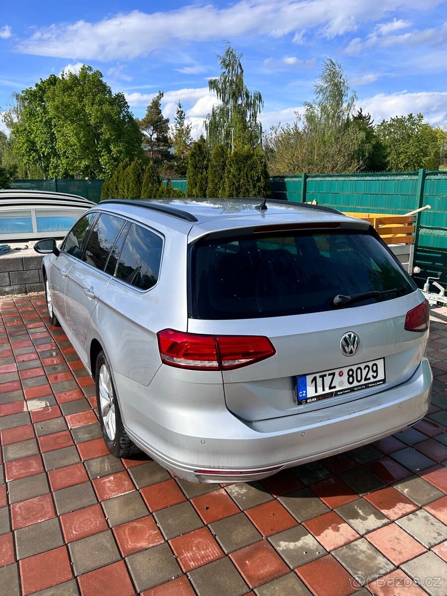2017 Volkswagen PASSAT - 5