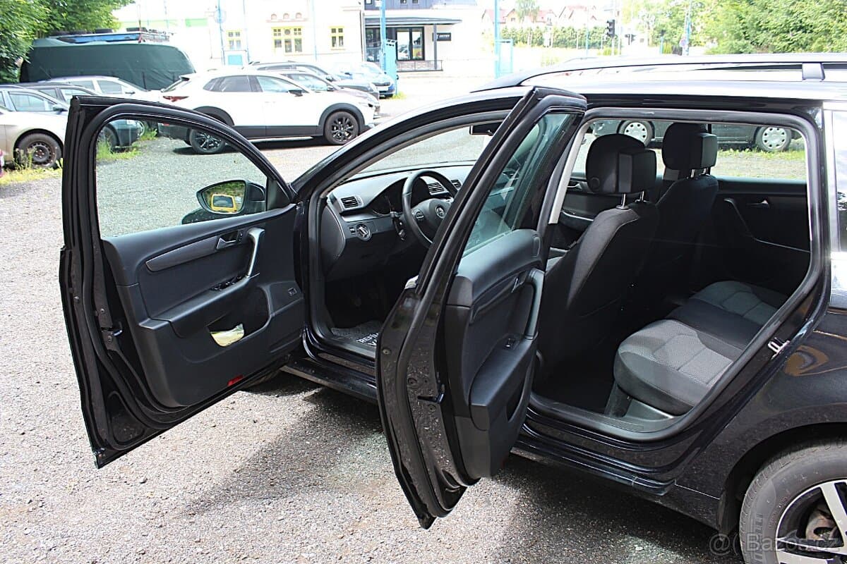 2011 Volkswagen PASSAT - 5