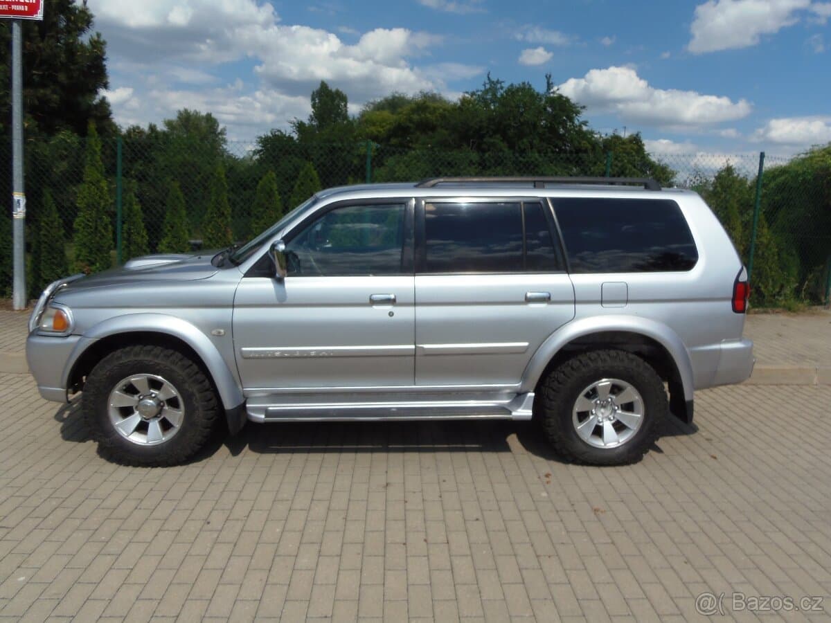 Mitsubishi PAJERO - 5