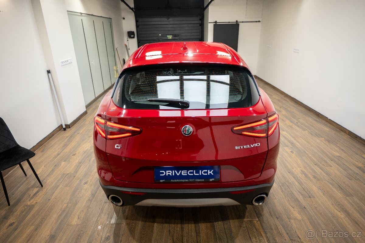 2017 Alfa Romeo STELVIO - 5