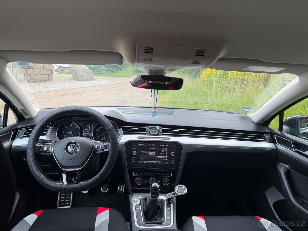 2016 Volkswagen PASSAT - 5