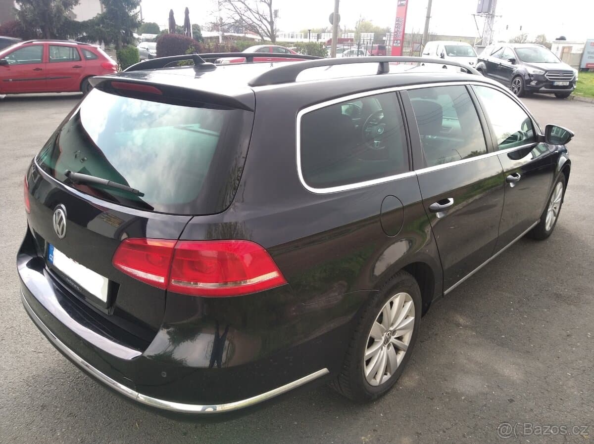 2011 Volkswagen PASSAT - 5