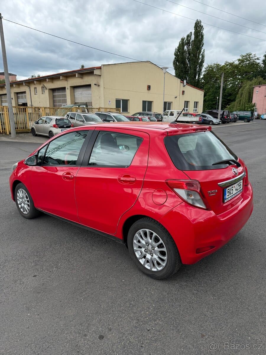 2011 Toyota YARIS - 5