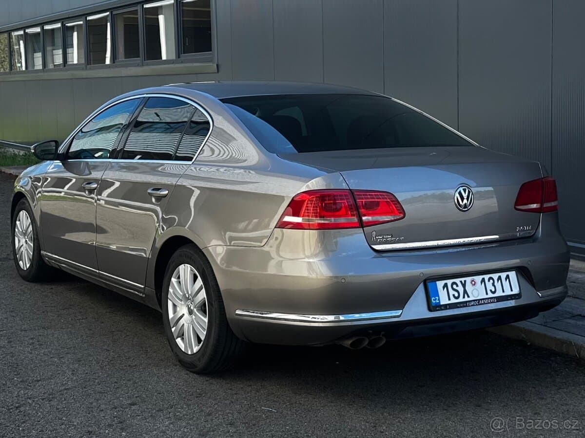2011 Volkswagen PASSAT - 5