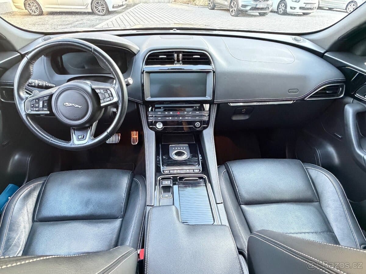 2021 Jaguar F-PACE - 5