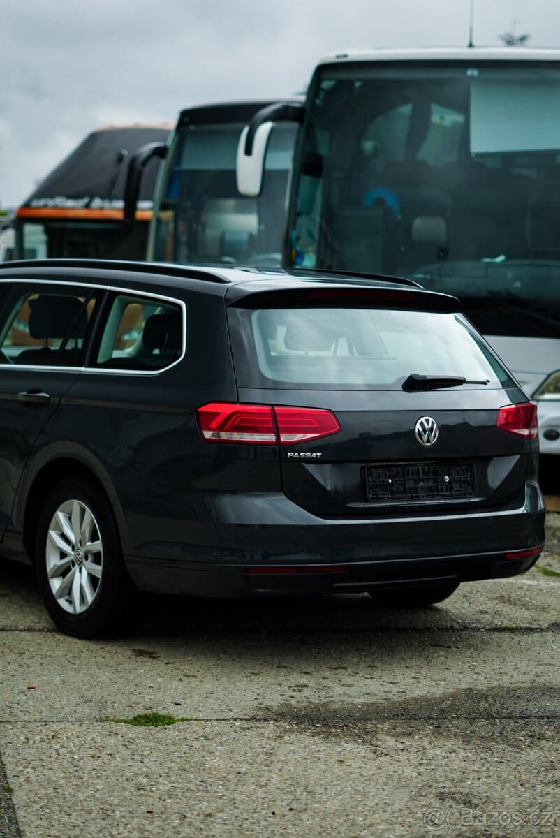 2018 Volkswagen PASSAT - 5