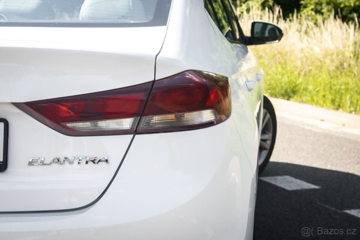 2017 Hyundai ELANTRA - 5