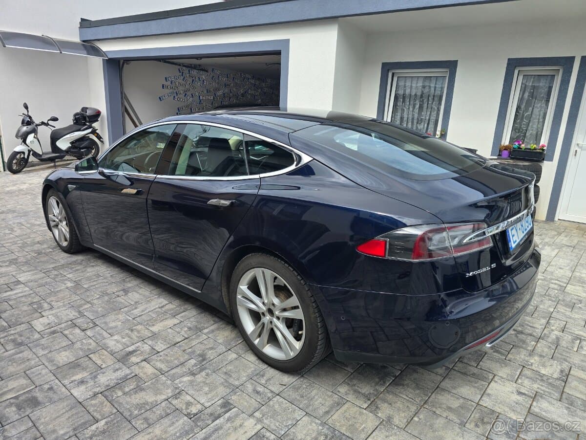 2015 Tesla MODEL S - 5