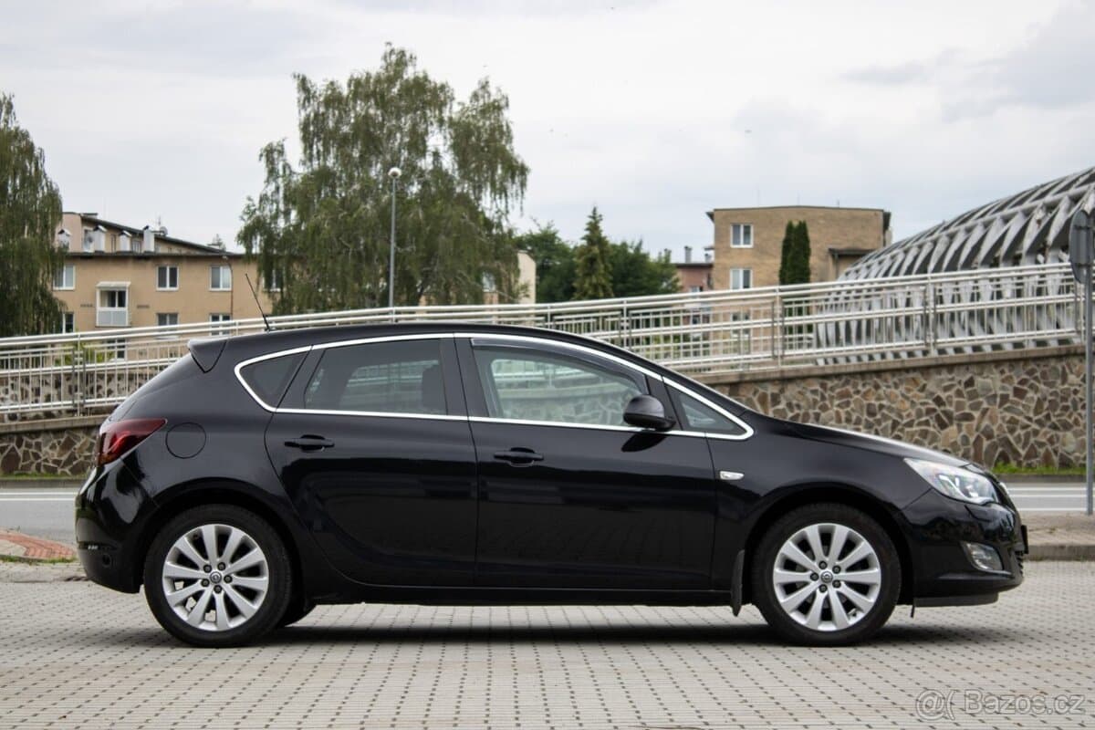2011 Opel ASTRA - 5