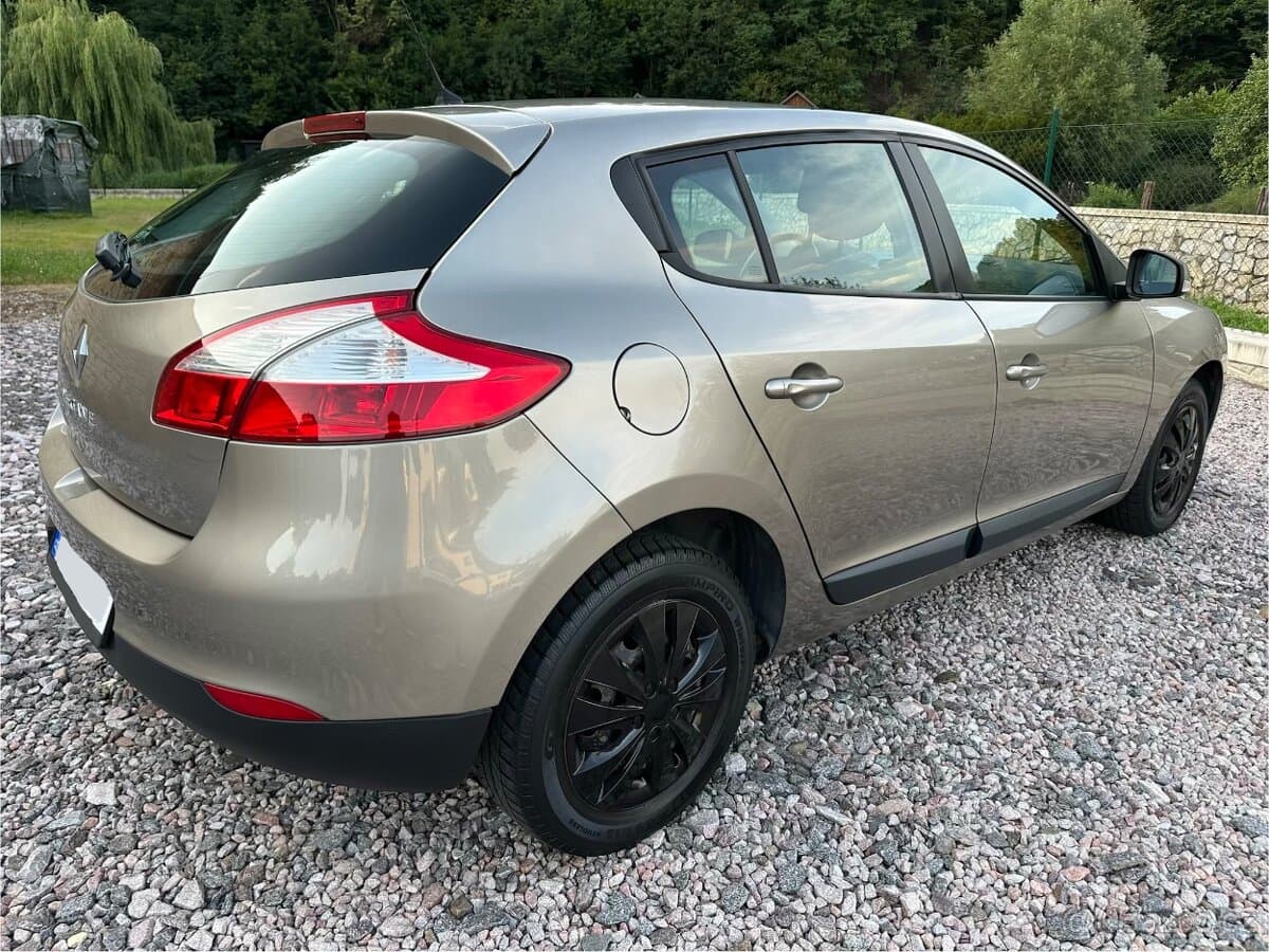 2010 Renault MEGANE - 5
