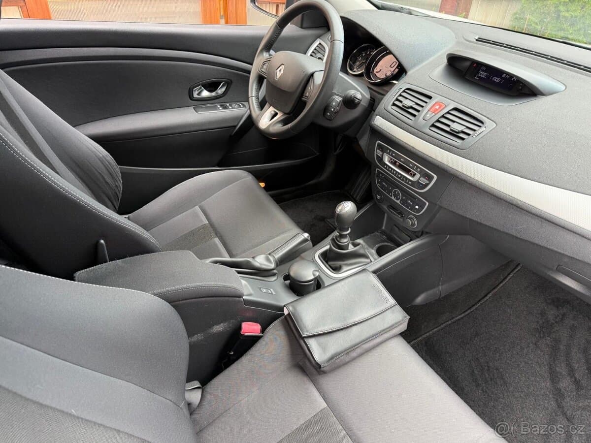 2011 Renault MEGANE - 5