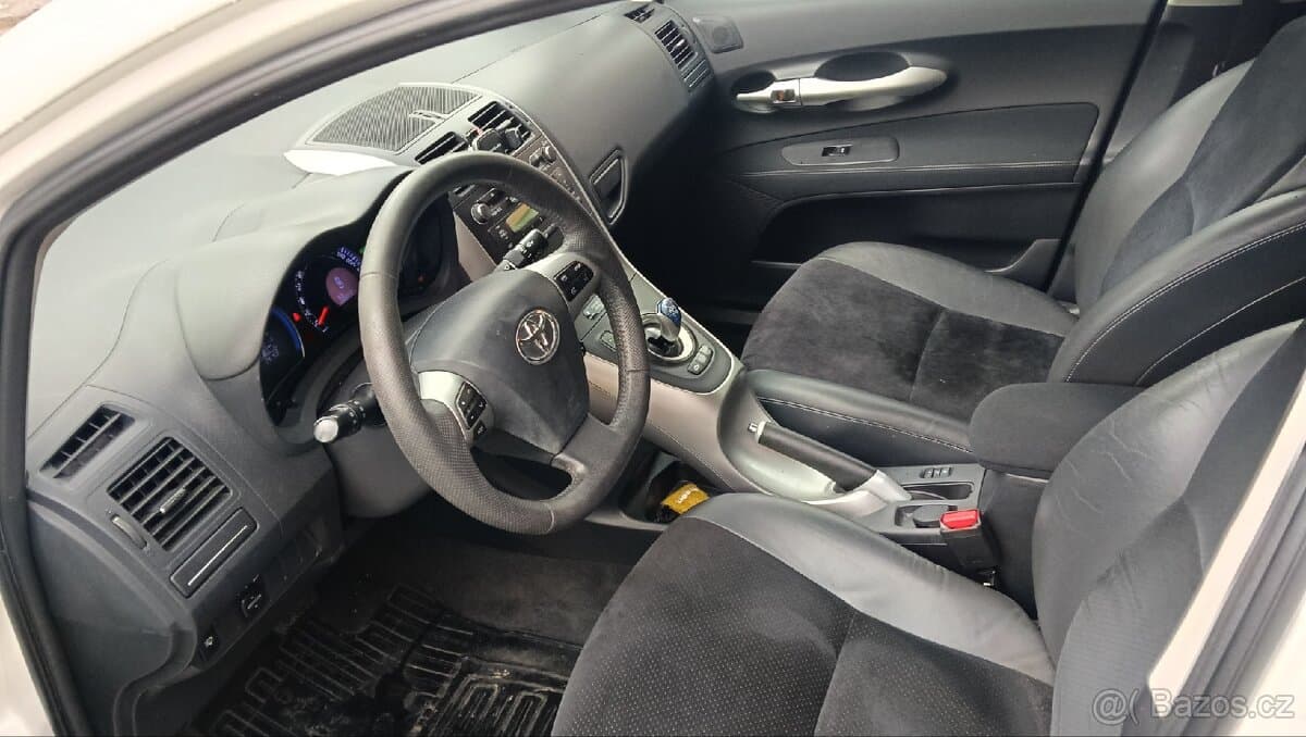2011 Toyota AURIS - 5