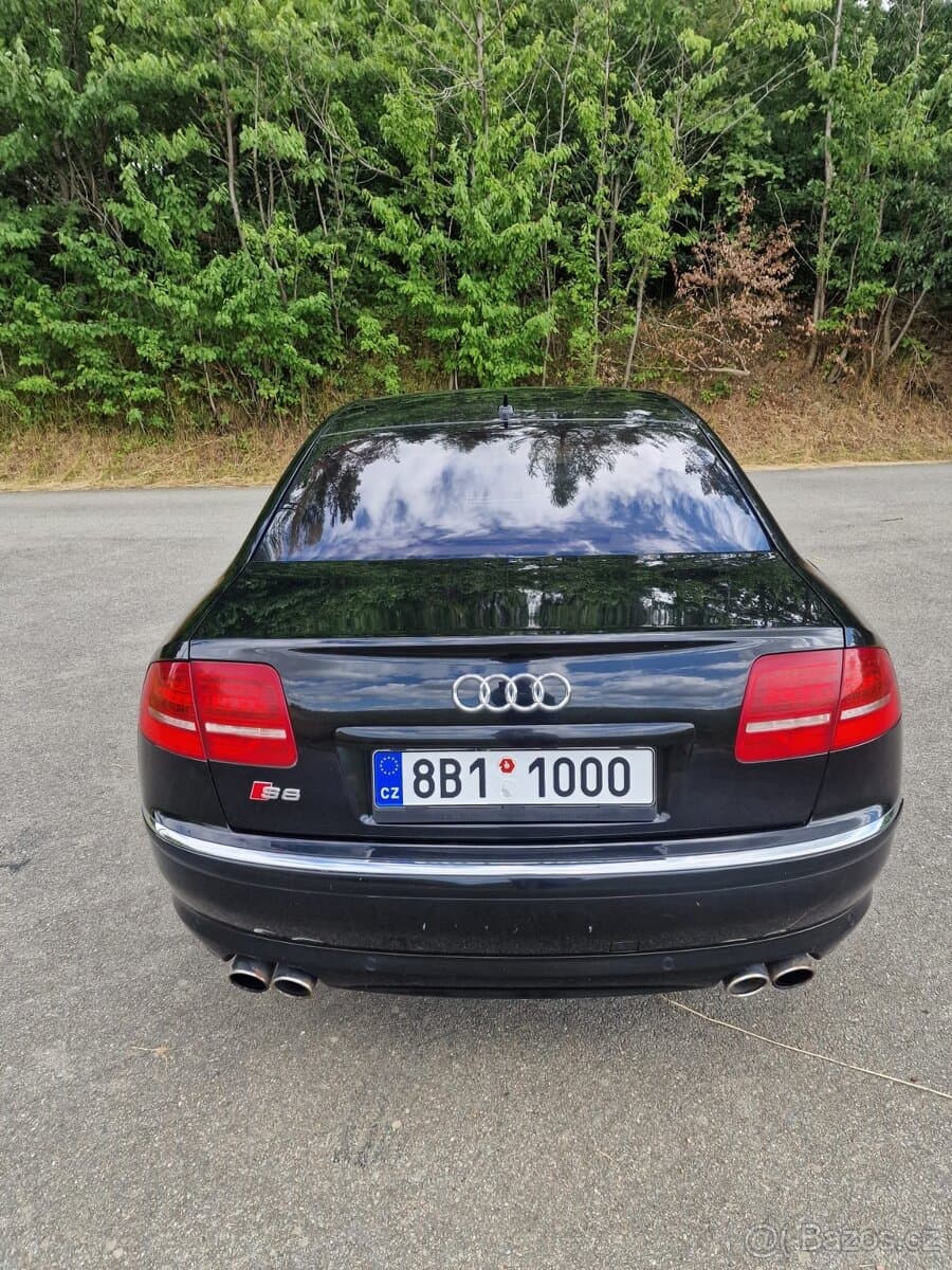 2006 Audi S8 - 5