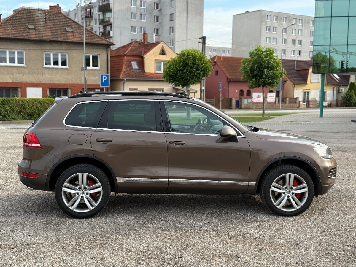 2011 Volkswagen TOUAREG - 5