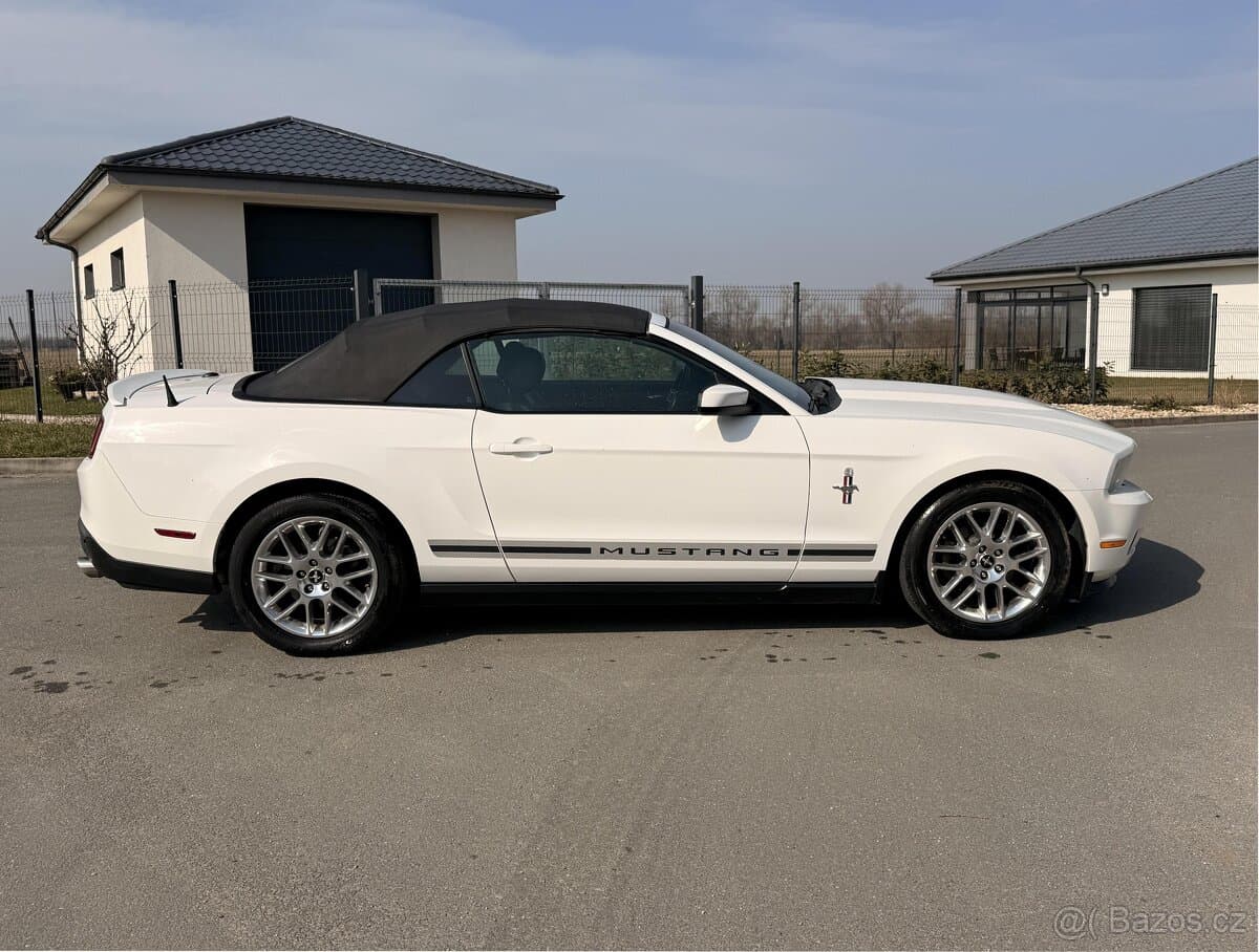 2012 Ford MUSTANG - 5