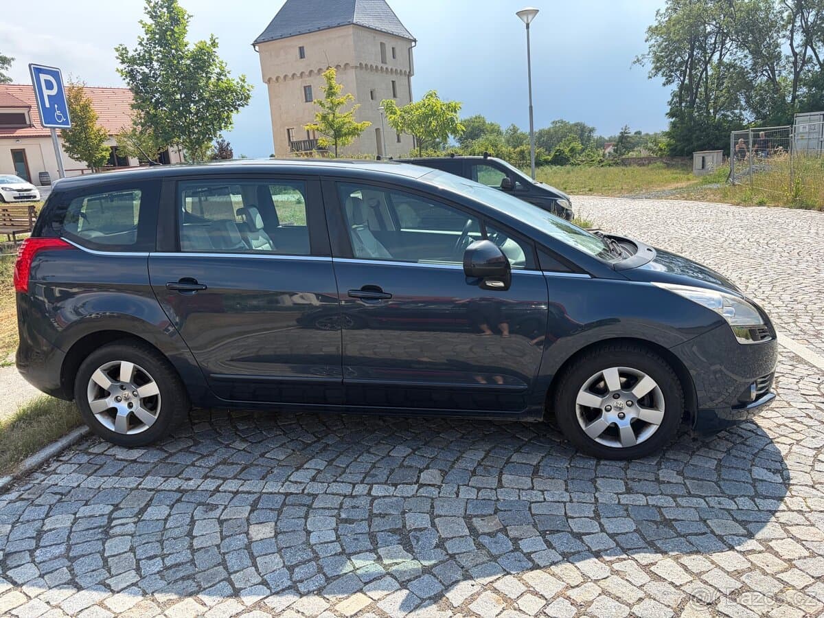 2012 Peugeot 5008 - 5