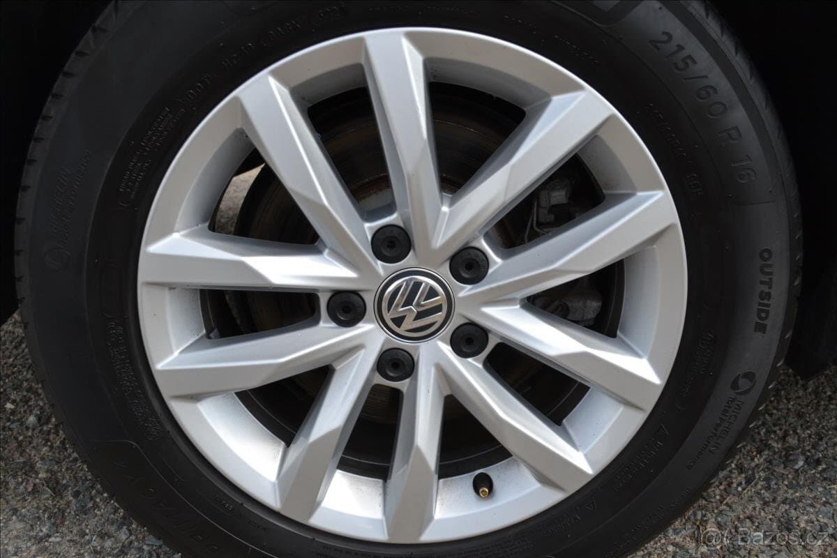 2019 Volkswagen PASSAT - 5