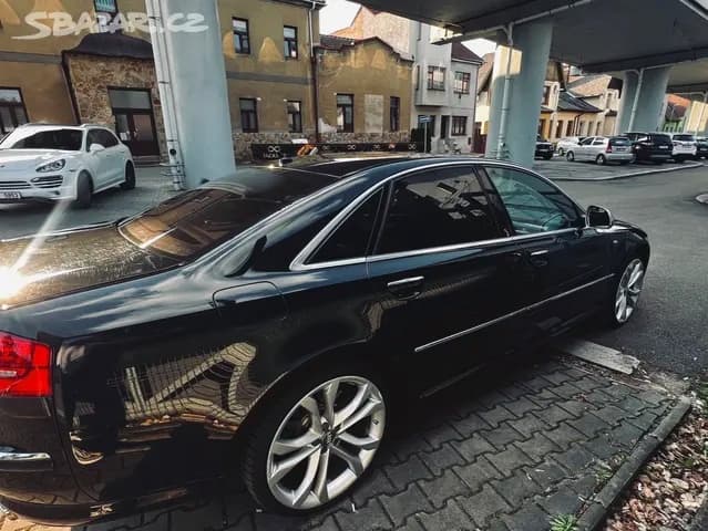 2011 Audi S8 - 5