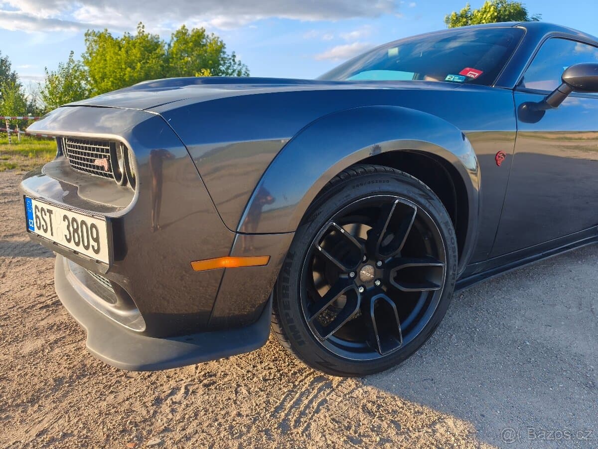 2018 Dodge CHALLENGER - 5