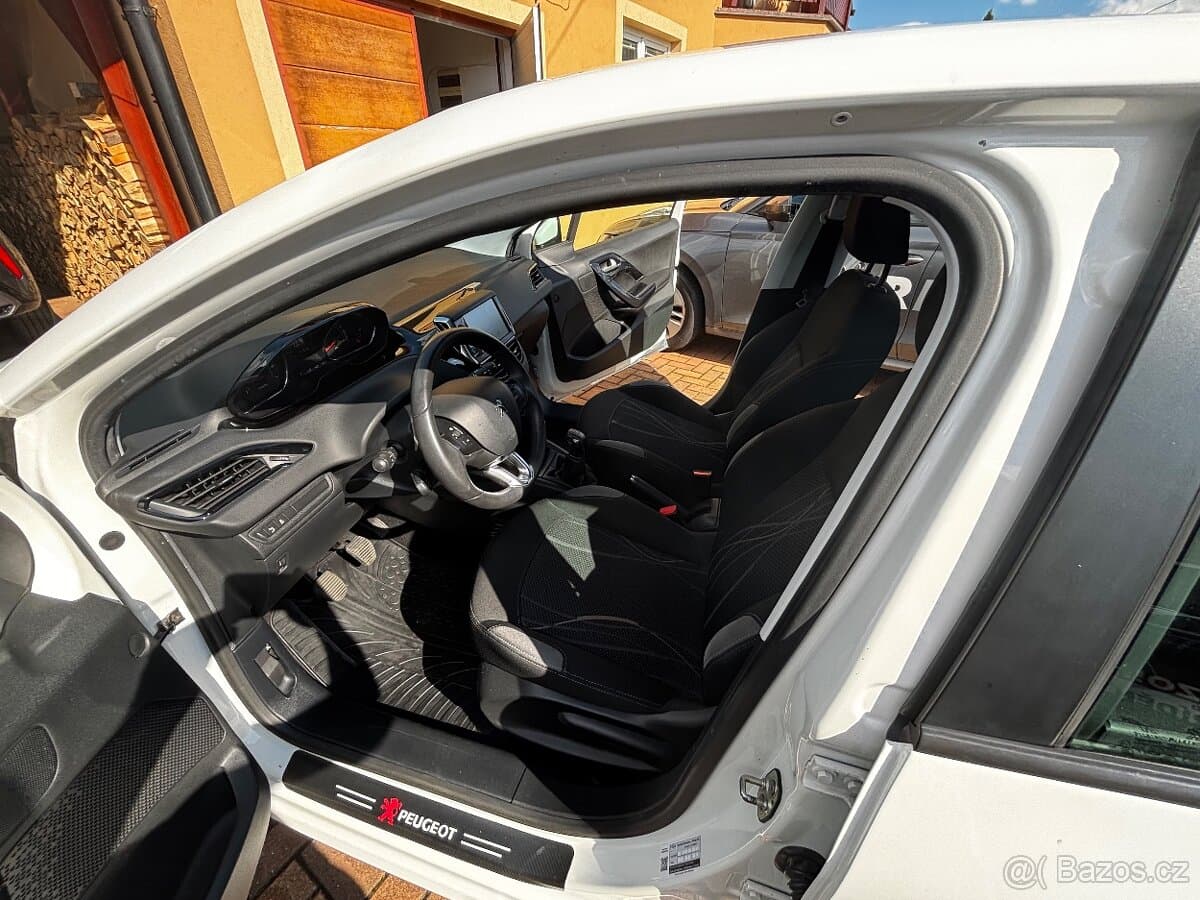 2014 Peugeot 208 - 5