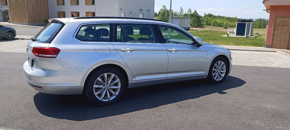 2016 Volkswagen PASSAT - 5