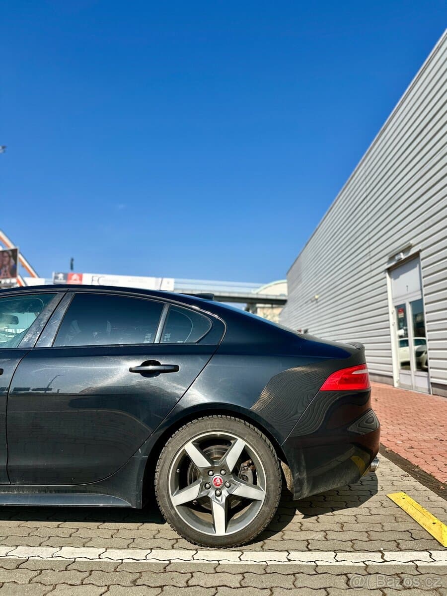 2017 Jaguar XE - 5