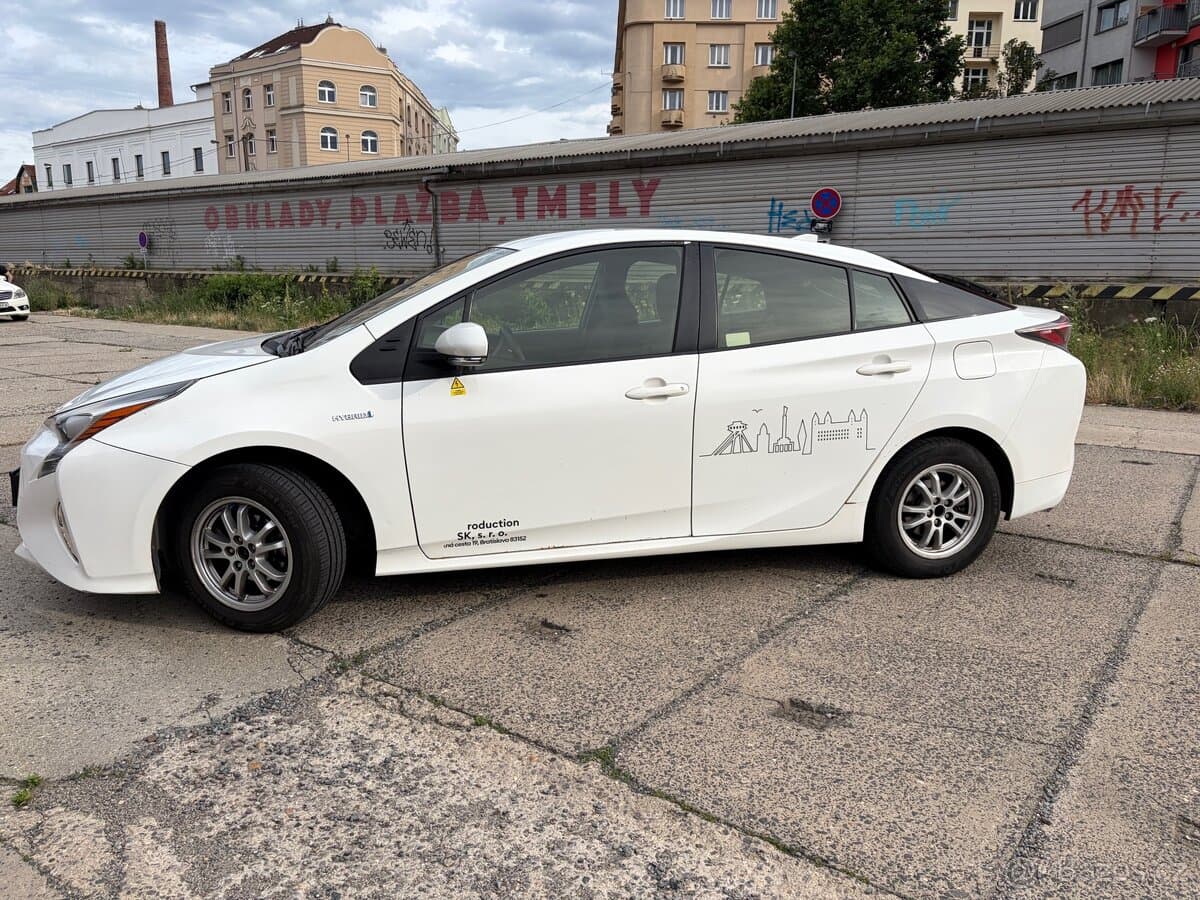2018 Toyota PRIUS - 5