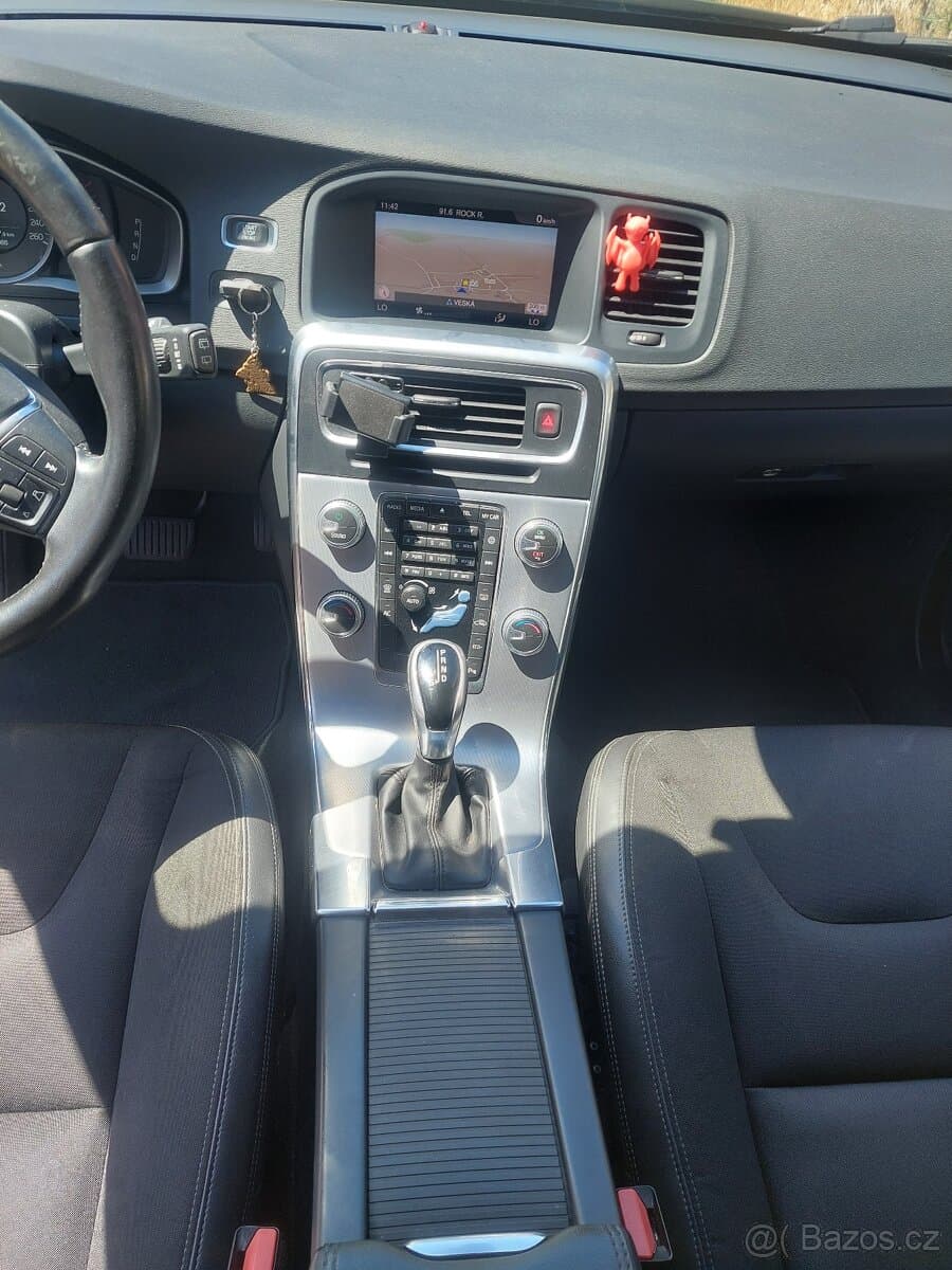 2017 Volvo V60 - 5