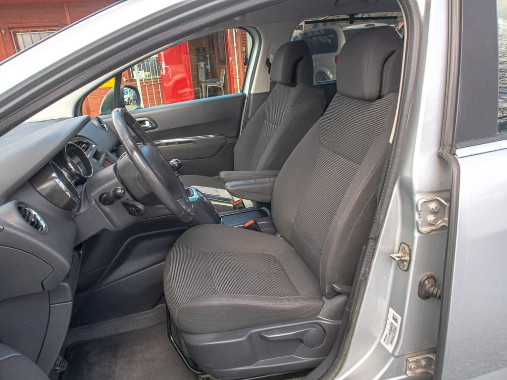 2012 Peugeot 5008 - 5