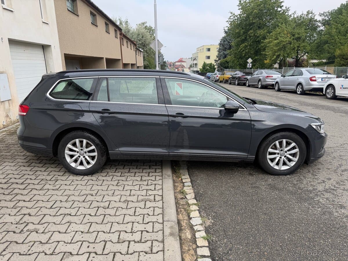 2019 Volkswagen PASSAT - 5