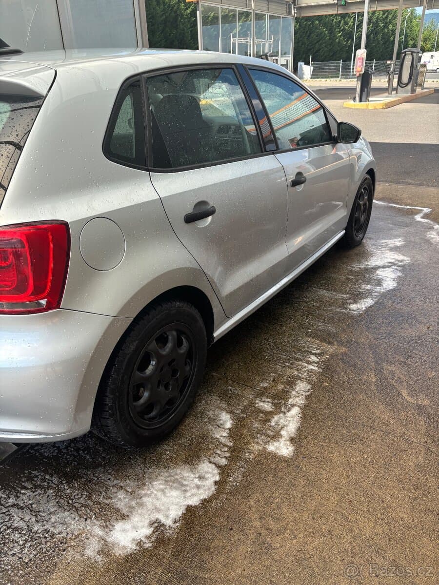 2011 Volkswagen POLO - 5