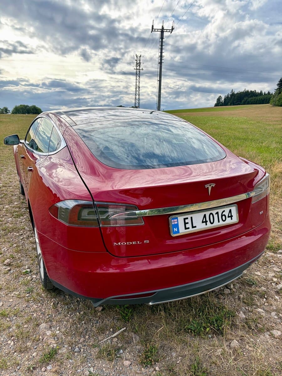 2014 Tesla MODEL S - 5