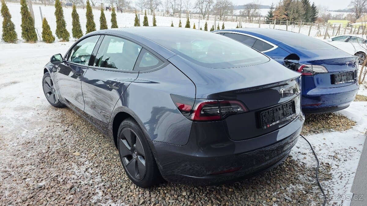 Tesla MODEL 3 - 5