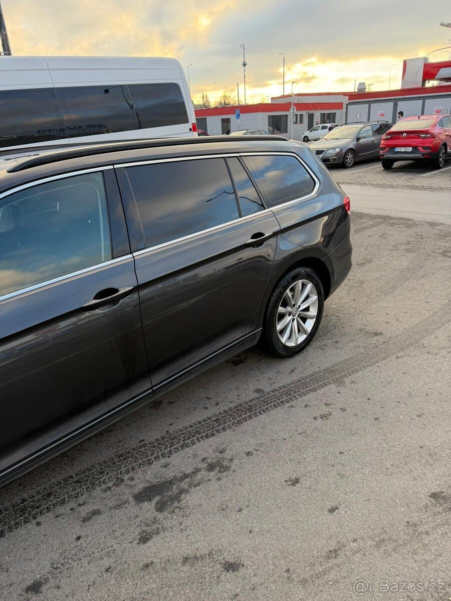 2019 Volkswagen PASSAT - 5