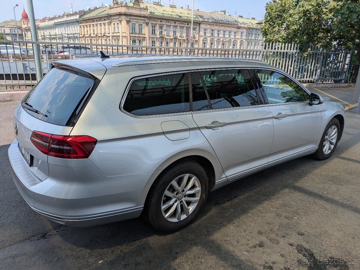 2018 Volkswagen PASSAT - 5