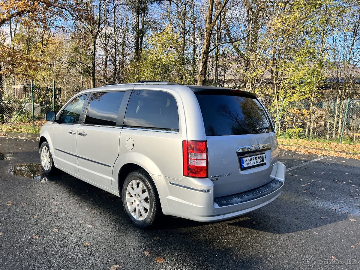 2011 Chrysler VOYAGER - 5