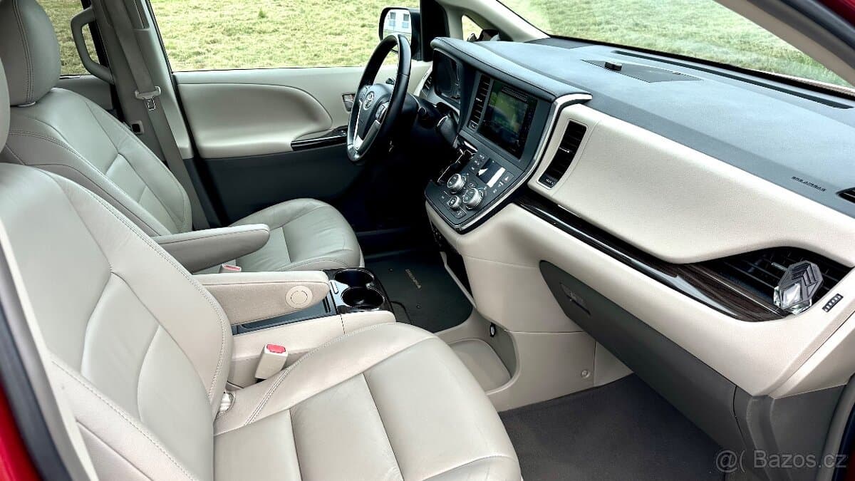 2016 Toyota SIENNA - 5