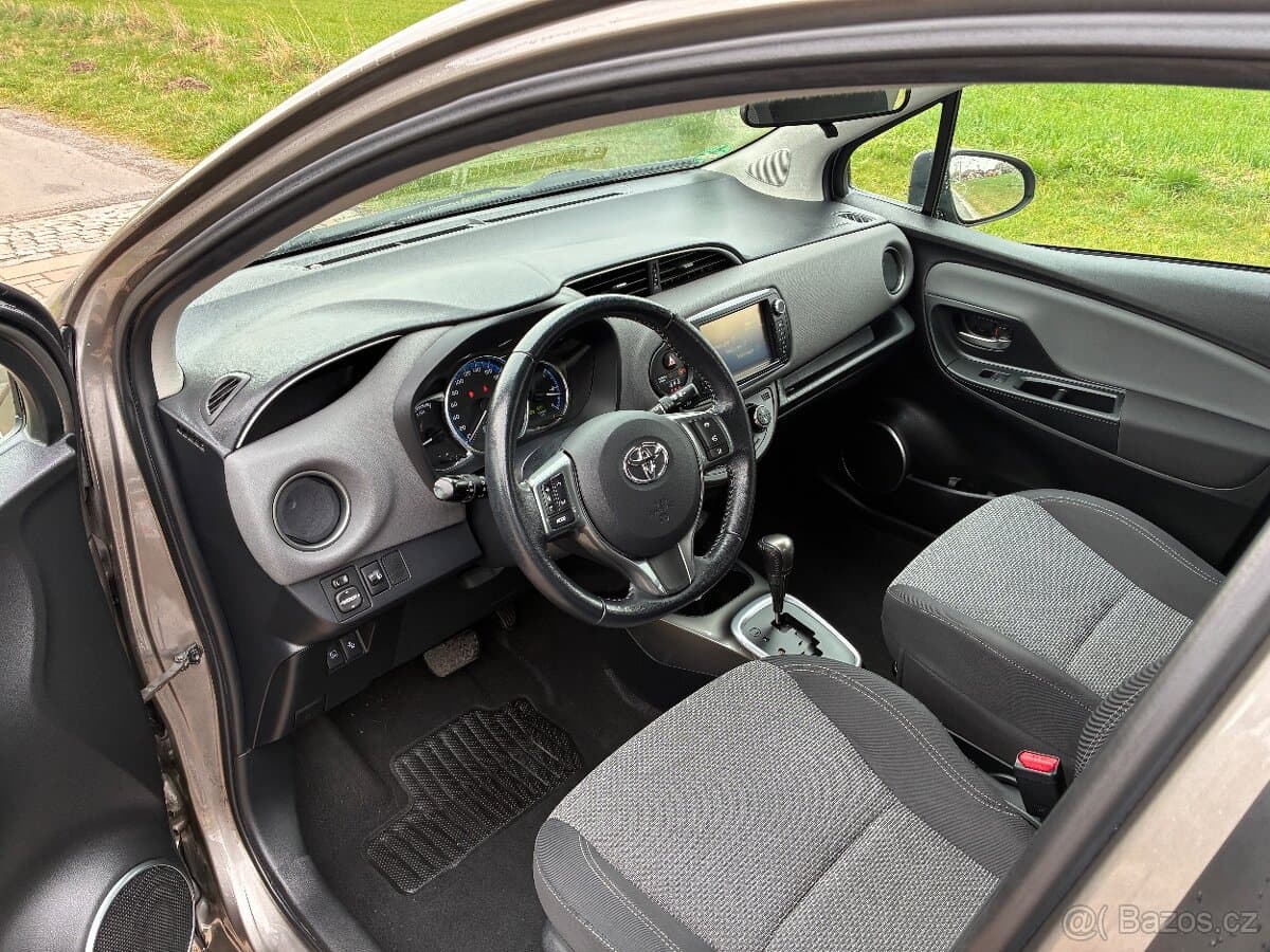 2016 Toyota YARIS - 6