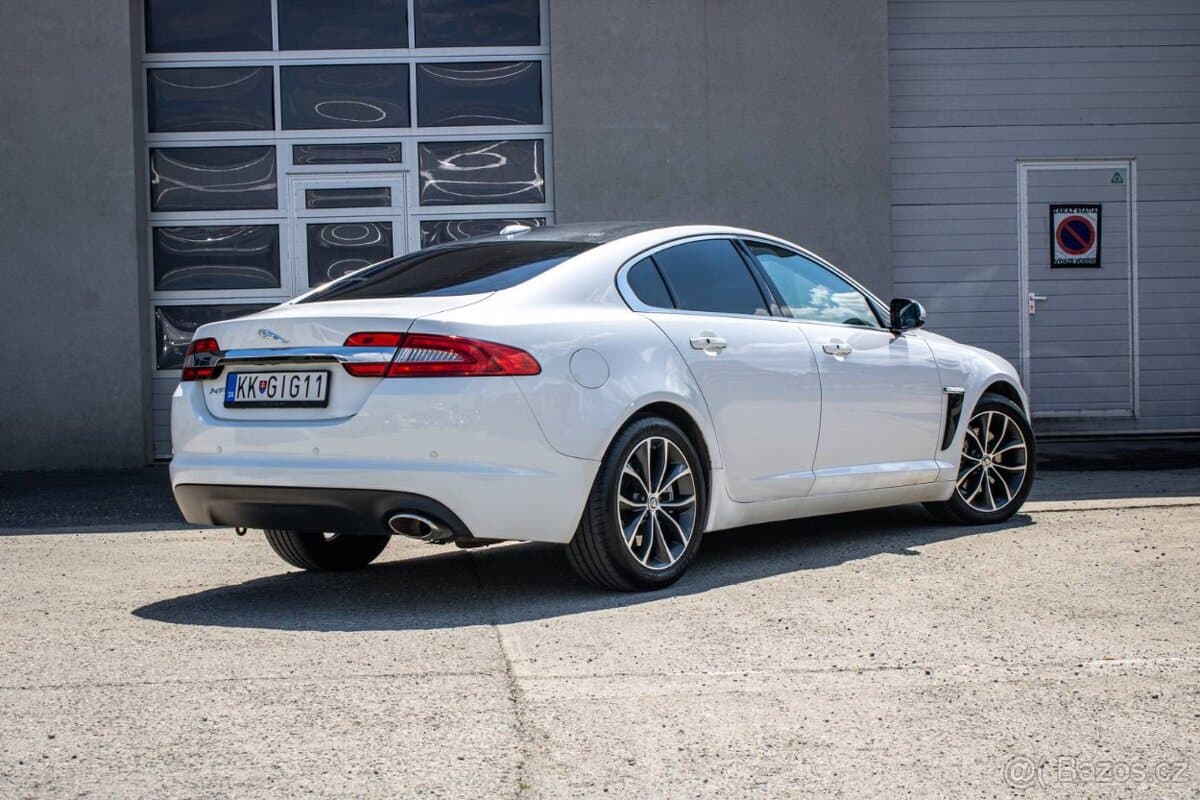 2011 Jaguar XF - 6