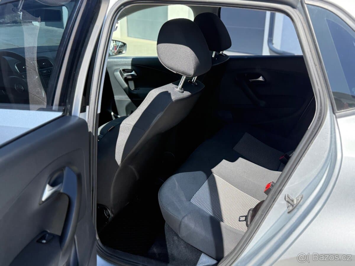 2011 Volkswagen POLO - 6