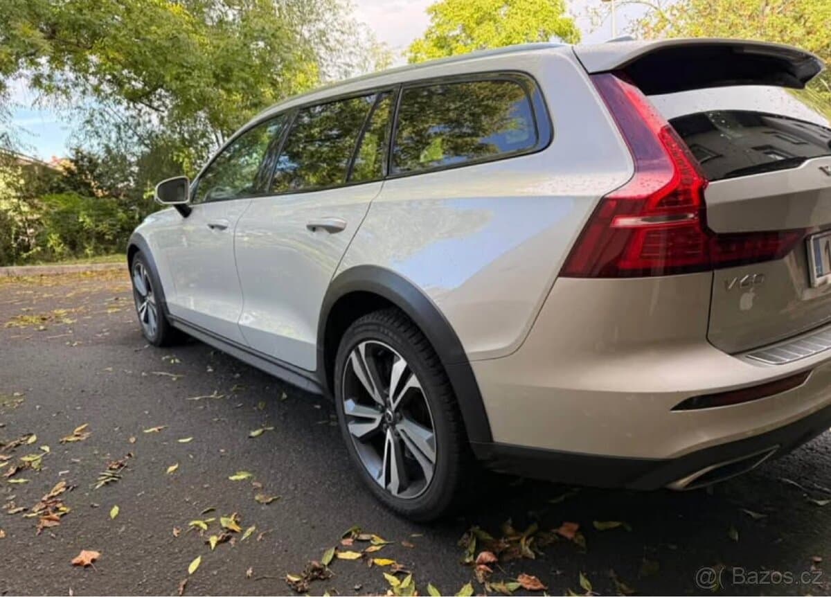 2019 Volvo V60 - 6