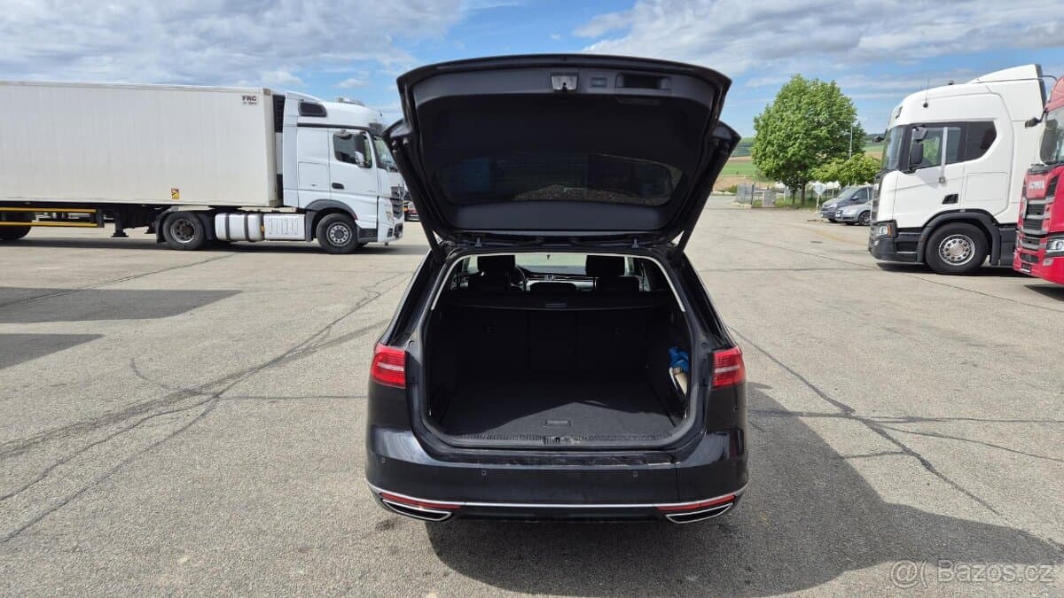 2018 Volkswagen PASSAT - 6