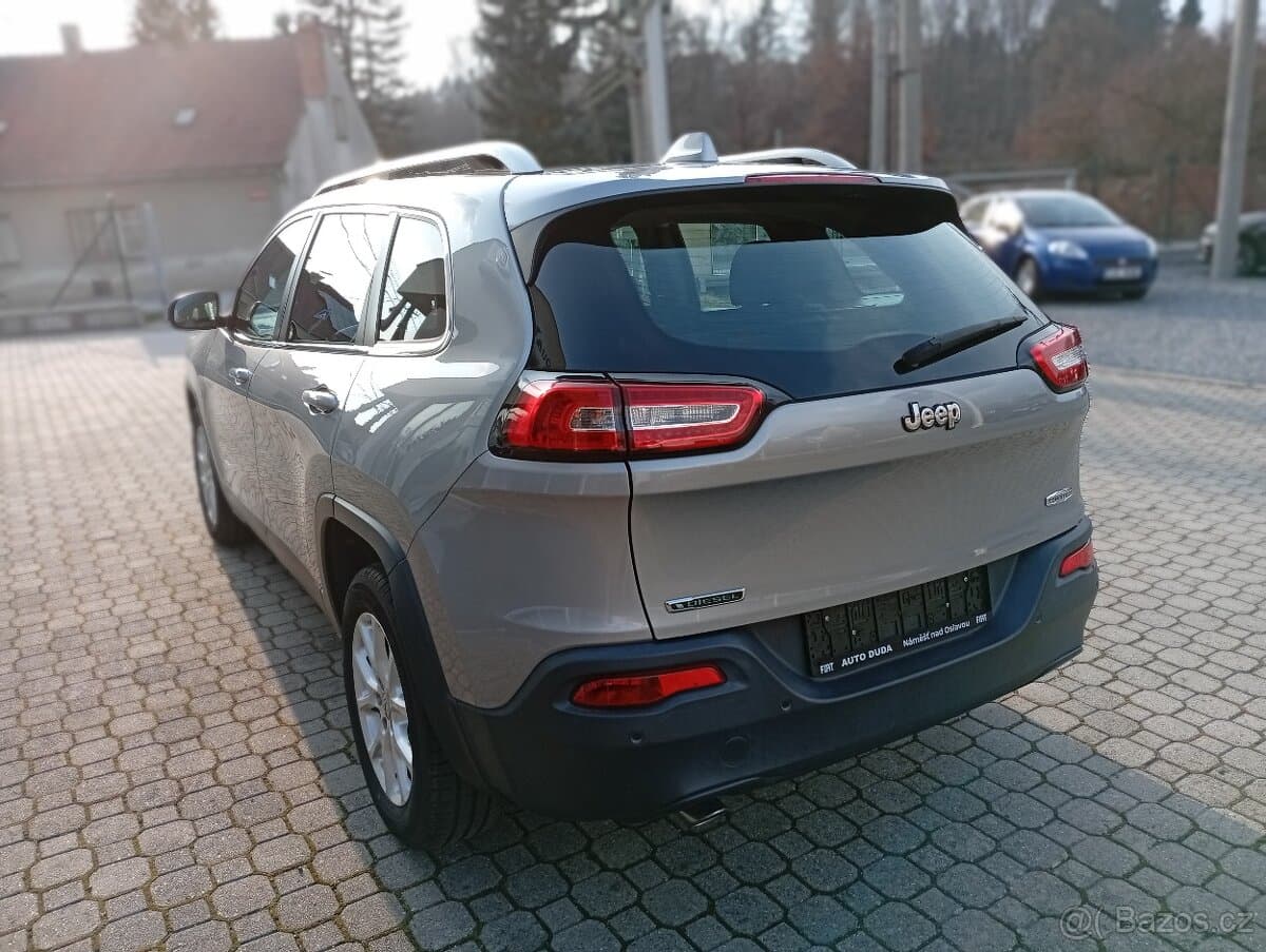 2015 Jeep CHEROKEE - 6