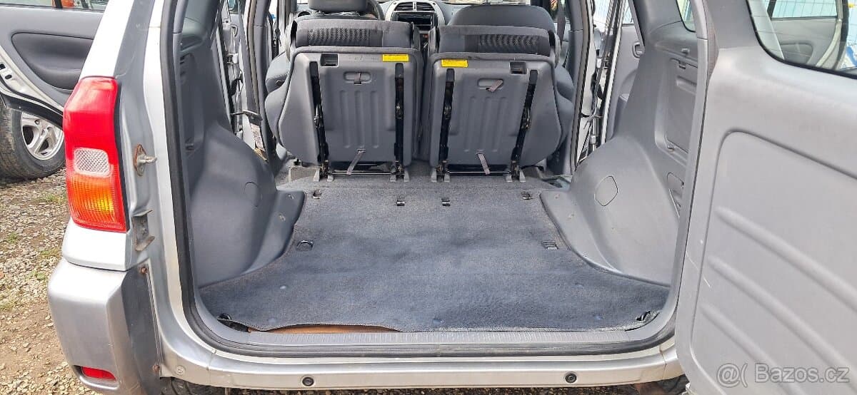 2001 Toyota RAV4 - 6