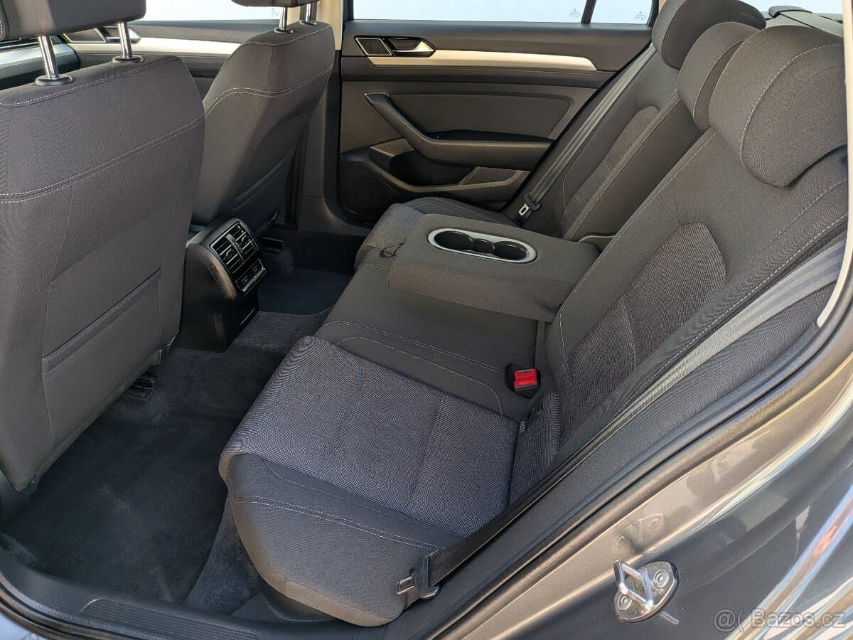 2017 Volkswagen PASSAT - 6