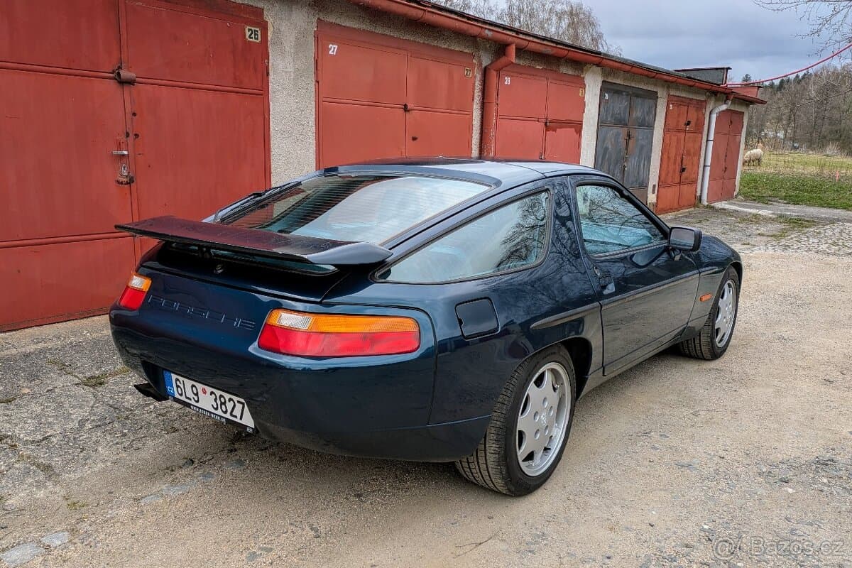 1990 Porsche 928 - 6
