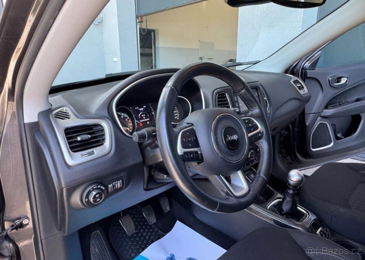 2018 Jeep COMPASS - 6