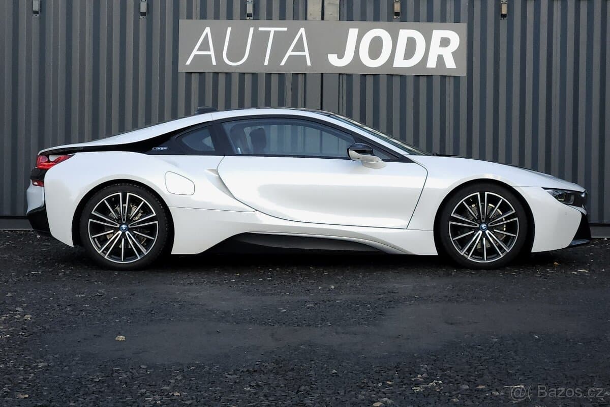 2020 BMW i8 - 6