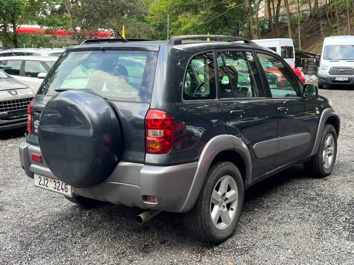 2005 Toyota RAV4 - 6